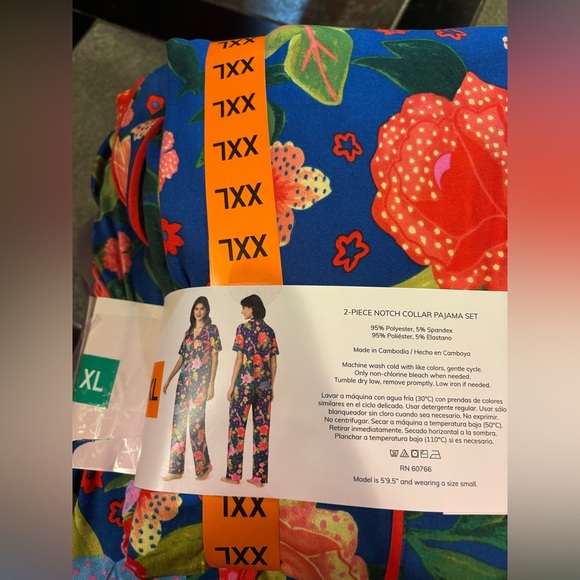 Women’s Pajama Set Button Up Top Room Service Bright Floral Light Size XXL NWT - Picture 3 of 3